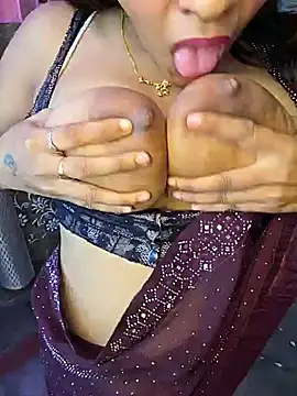 Curvy_BabyGirl - First Day, First Show!