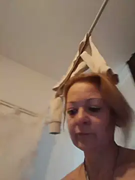 Baitaada - dildoshow met klaarkomen
