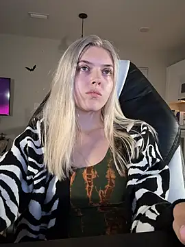 Rainsworld420 - Tittie time