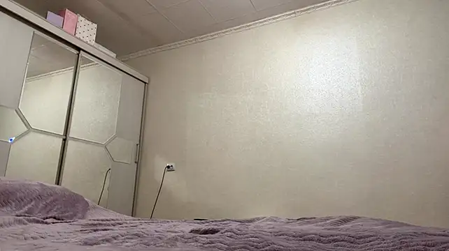 LivianDivorce - make my top shorter hehe :3