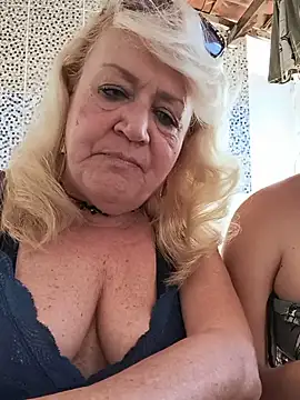 Belladama61 - As belas colocar o plug no cuzinho