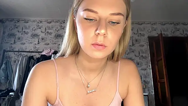 HoneysPiee - flash ass