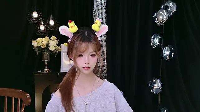 Nuo-Nuo-111 - 头戴10支小鸭子➕唱一首歌