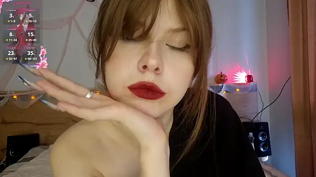 LynetHakes - Spank my juicy ass till it's red hot.