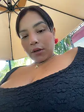 Sara-Vegaa - SHOW TITS AND SUCK NIPPLES IN PUBLIC