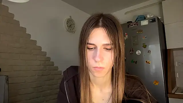 ZaraGuyette - touch shoulder