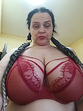 Hugebobbs - Suck my nippls
