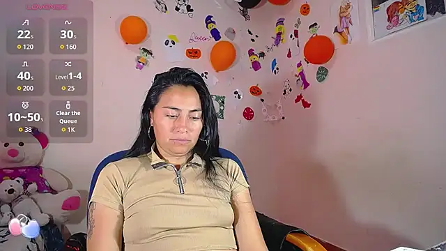 Hanna_girl21 - Put a dildo in her pussy to get her turn