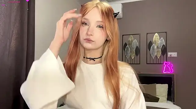 KatryVens - Take off my top and tease my tits