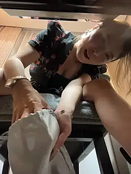 Lola666999 - 打麻将偷玩，完成任务脱掉内裤骚穴特写