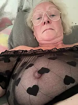 Naughtynancy65 - Oil my tits