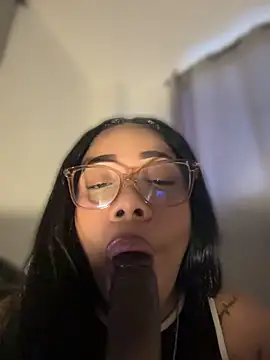 Ashley_Tompson1