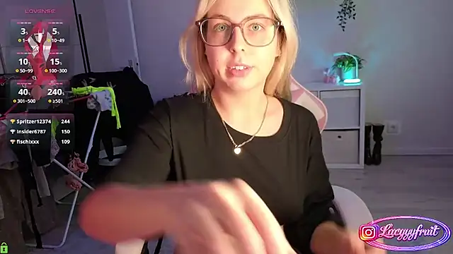 Livewithlucy - nippelklemmen 10min 🥰
