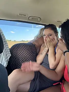 TUNDEROSE1 - Boobs playin each others