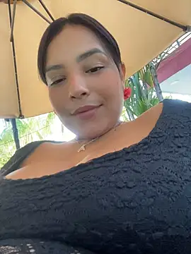 Sara-Vegaa - SHOW TITS AND SUCK NIPPLES IN PUBLIC