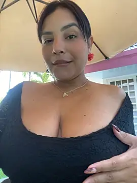 Sara-Vegaa - SHOW TITS AND SUCK NIPPLES IN PUBLIC