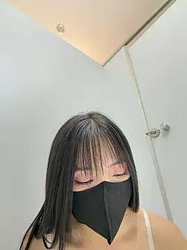 Xiao-Lin - 户外男厕假阳具抽插2分钟