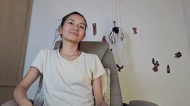 Aura_moons - Show feet