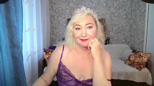 LadyKriss - sexy pose on the sofa