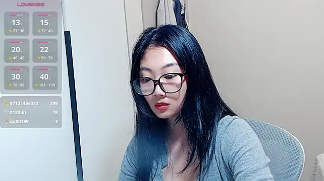 Tutu512 - 玩刺激中 挑战和朋友聊天偷偷玩
