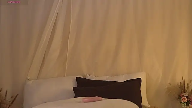 Mula_talove - fingers in my pussy in missionary