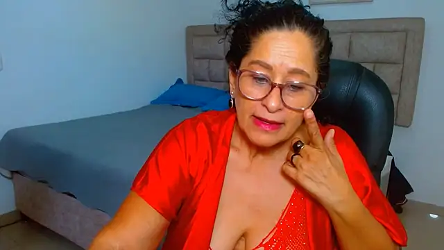 Juanitaaxooxx - show huge tittys and suck my nipples