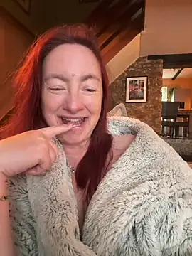 LouiseTswing - Finger myself and lick juices
