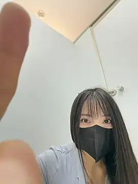 Xiao-Lin - 户外男厕假阳具抽插2分钟