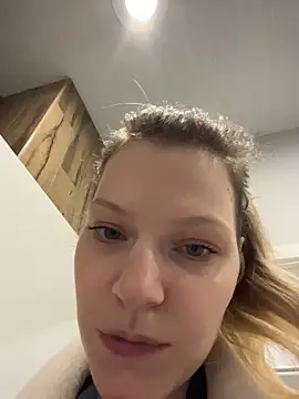 MaryHiggins - Playing with a dildo