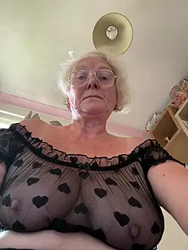 Naughtynancy65 - Oil my tits