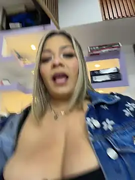 Isabella_horney_ - masturbate in the secret room (shh)
