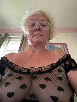 Naughtynancy65 - Oil my tits
