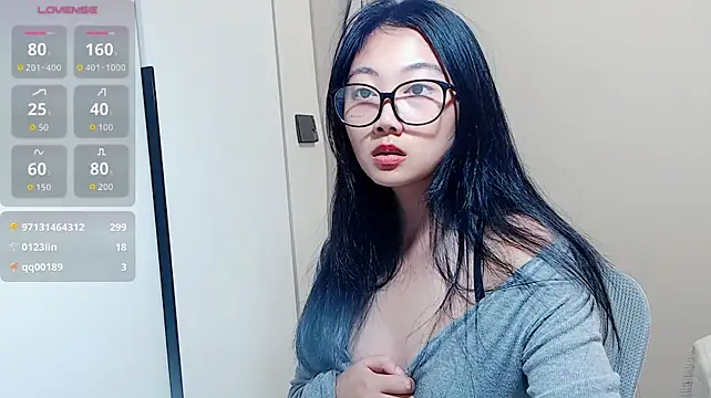 Tutu512 - 玩刺激中 挑战和朋友聊天偷偷玩