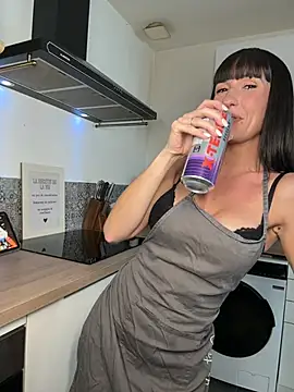 Lola_tentatiion - BIENVENUE EN CUISINE 😈