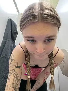 -MiaKitty - Lift up T-shirt & ahegao drool on tits💦