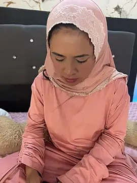 Alia_asad - 🥺Eye contact while sucking 🍌
