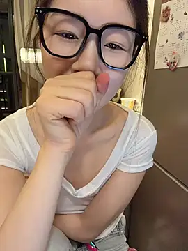 Zhenzhu443 - 随机脱一件