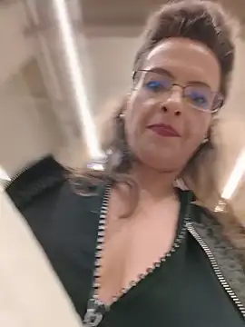 RebeccaNoble - Vibe my pussy hard🥵 outside 7 min ctrl