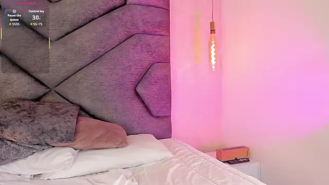 Liinda_Saenz - Shake big Ass + 5 Hard Spank Ass