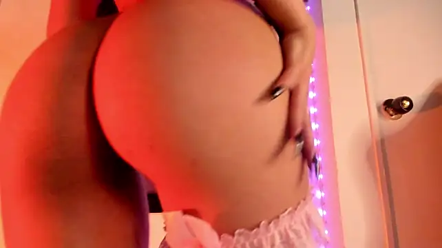 AnnyBaby - oil on boobs + pull nipples