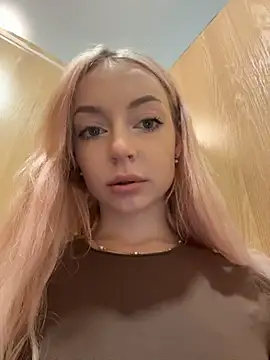 Melissa_grr - Show BOOBS right in male 🚾 HALLWAY!