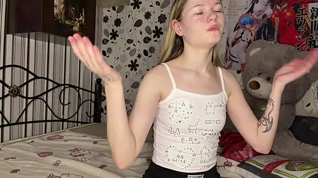 LynHillaire - Lift Tease you with my butt