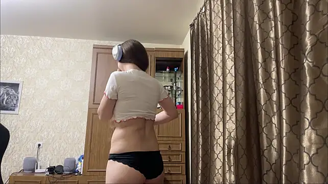 NidiaCurtis - slap my ass 5 times and harder now><