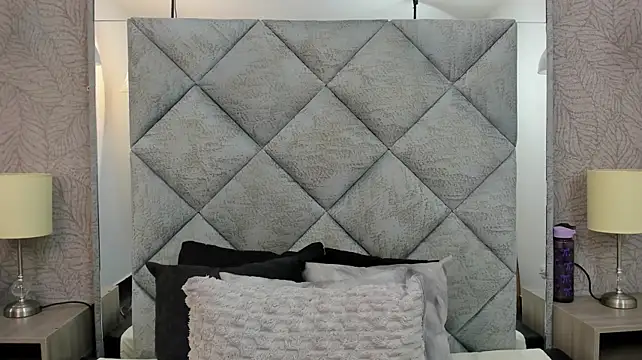EllenJordan__ - show tits at first angle