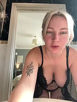 BlondieMbaddie - Ass flash 🍑