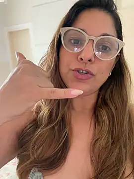 Mariiii_morena - Peladinha e mostrando por 3 minutos