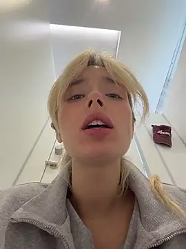 PollyLolly - SHOW boobs + pinch MEN WC