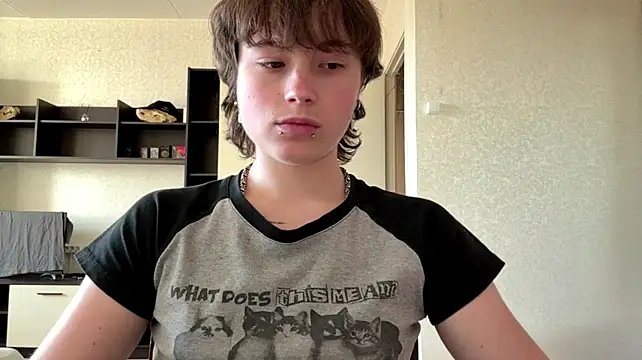 Nellyts - flash boobs