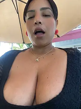 Sara-Vegaa - TAKEOFF PANTIES AND RUB CLITORIS IN PUBL