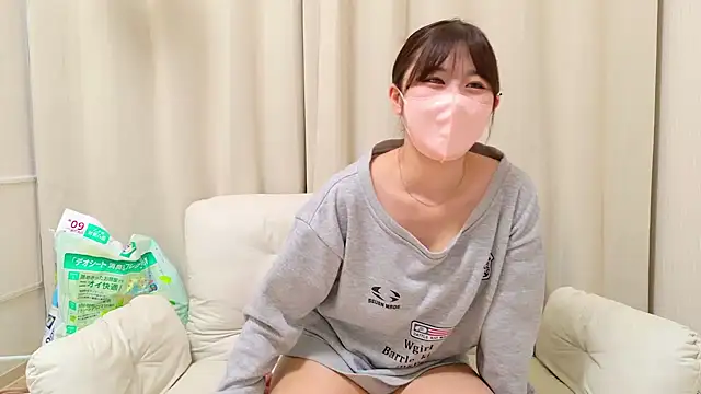 Hoshijanakutesei - 前かがみで谷間チラ見せ💕